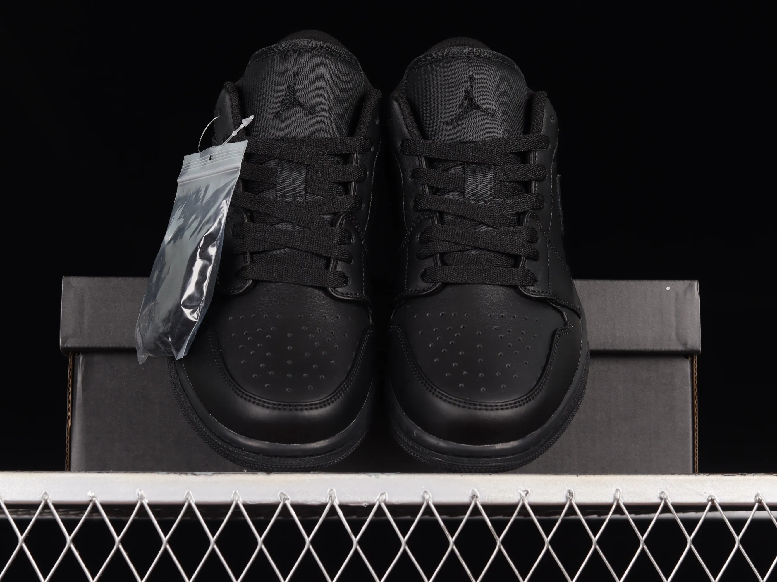All Categories Air Jordan Jordan Series Basketball Shoes Air Jordan 1 Low Air Jordan 1 Low AJ1 Joe 1 All Black Low State Basketball Shoes 553558-093